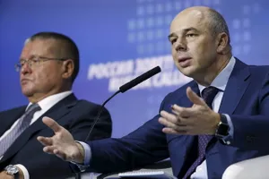 Dầu giảm giá 'thảm', Nga sắp phải bán ngân hàng