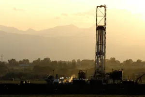 Giá dầu giảm 'hại' thị trường chứng khoán ra sao?