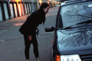 Tại sao Pháp cấm khách mua dâm, chứ không phạt gái bán dâm?