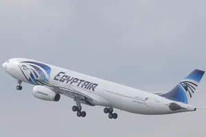 Máy bay EgyptAir hạ cánh khẩn vì bị đe dọa đánh bom