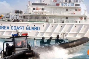 Hàn Quốc điều tàu đuổi tàu cá Trung Quốc đánh bắt trái phép