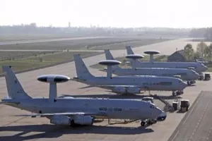 NATO đưa máy bay tình báo hỗ trợ không kích IS