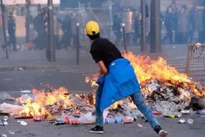 Bạo động sau chung kết Euro tại Pháp, 40 người bị bắt