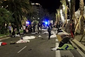 Tổng lãnh sự quán Pháp mở sổ tang vụ khủng bố Quốc khánh Pháp