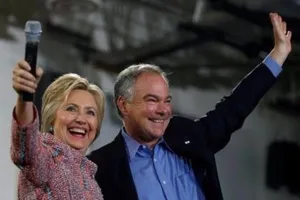 Bà Clinton chọn phó tướng Tim Kaine