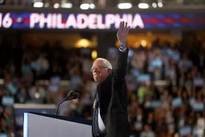 Cựu đối thủ hết lời ủng hộ bà Clinton làm tổng thống