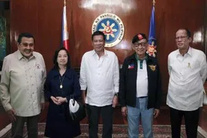 5 tổng thống Philippines gặp nhau về biển Đông