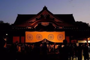 Thủ tướng Nhật tránh sóng gió, không viếng đền Yasukuni