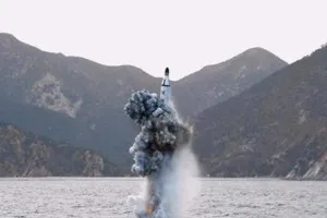 Triều Tiên phóng tên lửa đạn đạo từ tàu ngầm về hướng Nhật