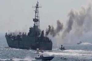 Bị tàu Iran quấy rối, chiến hạm Mỹ nã 3 phát đạn cảnh cáo