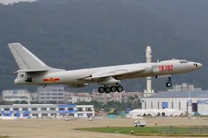 Trung Quốc phát triển máy bay ném bom tầm xa mới