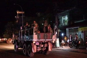 Cận vệ thủ tướng Campuchia bao vây đảng đối lập