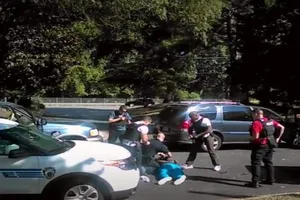 Vợ công bố đoạn clip chồng bị cảnh sát bắn chết