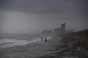 Mỹ sơ tán khẩn 2 triệu dân vì cơn bão mạnh nhất thập kỷ