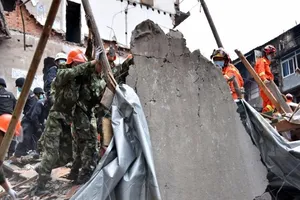 Sập nhà hàng loạt tại Trung Quốc, 20 người chết