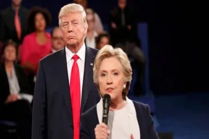 Bà Clinton: 'Ông Trump trấn áp, quấy rối tôi'
