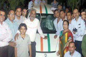 Mua 1.260 xe hơi, 400 căn hộ thưởng nhân viên