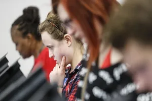 Cử tri ủng hộ Trump hăm dọa những người ủng hộ Clinton