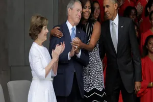 Bush không bầu cho Trump, cũng không bầu cho Clinton