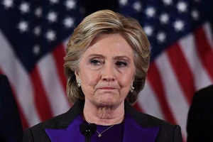 Bà Clinton là ứng viên đầu tiên nói xin lỗi khi thất cử