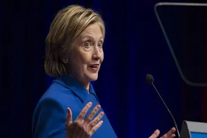 Bà Clinton xuất hiện sau thất bại