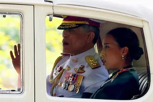 Tân Quốc vương Thái Lan lần đầu xuất hiện trước dân