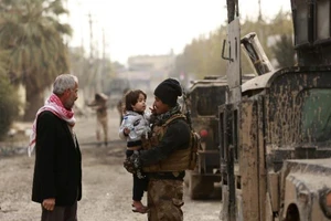 IS sản xuất vũ khí quy mô lớn