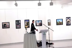 Lời kể của nhà báo tận mắt thấy Đại sứ Nga bị ám sát