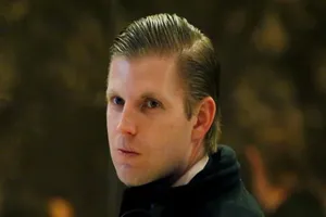 Bị công kích, con trai ông Trump đóng cửa quỹ từ thiện