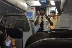 Máy bay Singapore đáp khẩn xuống Tân Sơn Nhất 