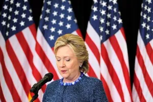 Điều tra FBI lật lại vụ email bà Clinton sát bầu cử