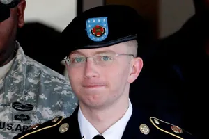 Obama giảm 28 năm tù cho người trộm tin gửi Wikileaks