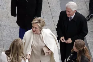 Clip: Vợ chồng Clinton đến dự lễ nhậm chức của Trump