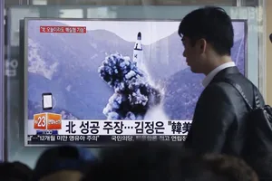 Triều Tiên sắp phóng 2 tên lửa làm quà mừng Trump