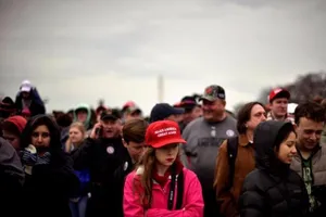 Mũ đỏ ủng hộ Trump sản xuất tại Việt Nam