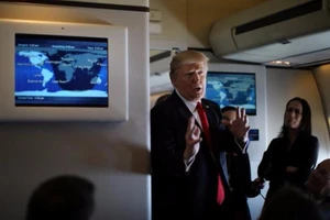 Ông Trump cứng rắn với Iran, bắt đầu trừng phạt