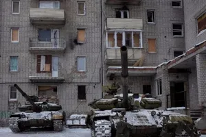 Bà Merkel và ông Putin điện đàm chiến sự Ukraine