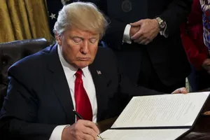 Thua ở tòa, ông Trump muốn ra lệnh cấm nhập cư mới