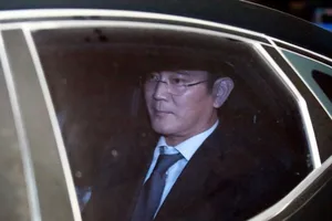 'Thái tử' Samsung bị bắt, hàng loạt ông lớn bất an