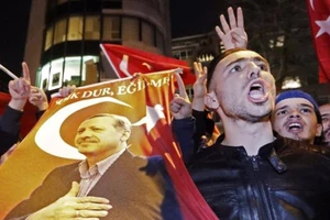 Thổ Nhĩ Kỳ: 1 mình chống cả châu Âu?