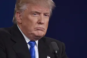 Tỉ lệ người Mỹ ủng hộ ông Trump tuột dốc nhanh chóng