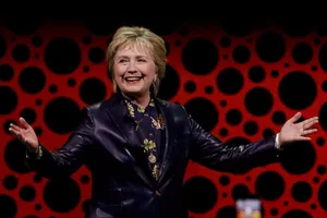 Bà Clinton: Chính phủ Trump đưa đất nước đi sai đường