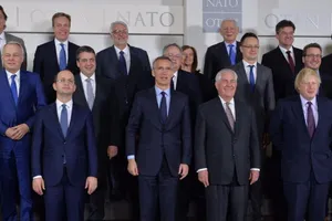 Hội nghị NATO: Mỹ, Đức tranh cãi dữ dội về tài chính