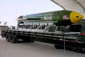 Tướng Mỹ toàn quyền dùng siêu bom, không cần ý Trump