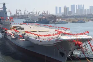 Trung Quốc ra mắt tàu sân bay tự đóng