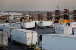 Ông Trump bất ngờ nhượng bộ, không rút khỏi NAFTA