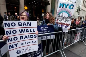 Biểu tình 'chào đón' ông Trump lần đầu về New York