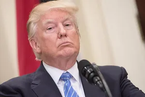 Nhà Trắng gồng mình, chao đảo vì ông Trump