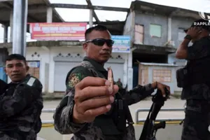 Chân rết IS tích trữ lương thực, cố thủ ở Marawi