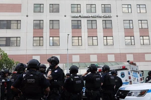 Bác sĩ mang súng vào bệnh viện bắn chết đồng nghiệp